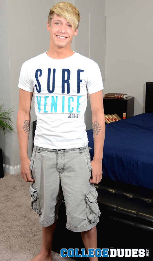 Very sexy blonde college dude